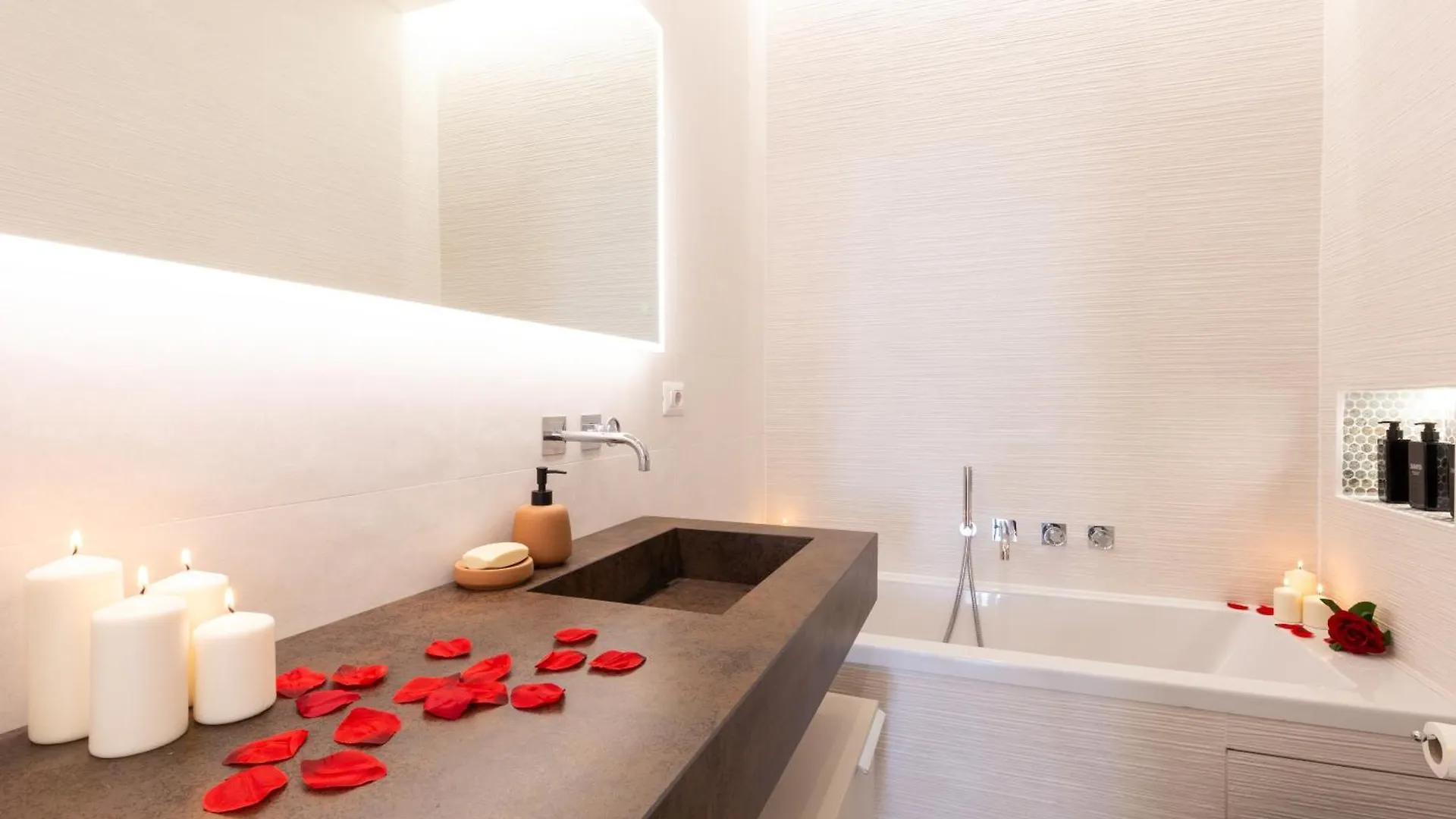 Adventura Penthouse Apartment Rome